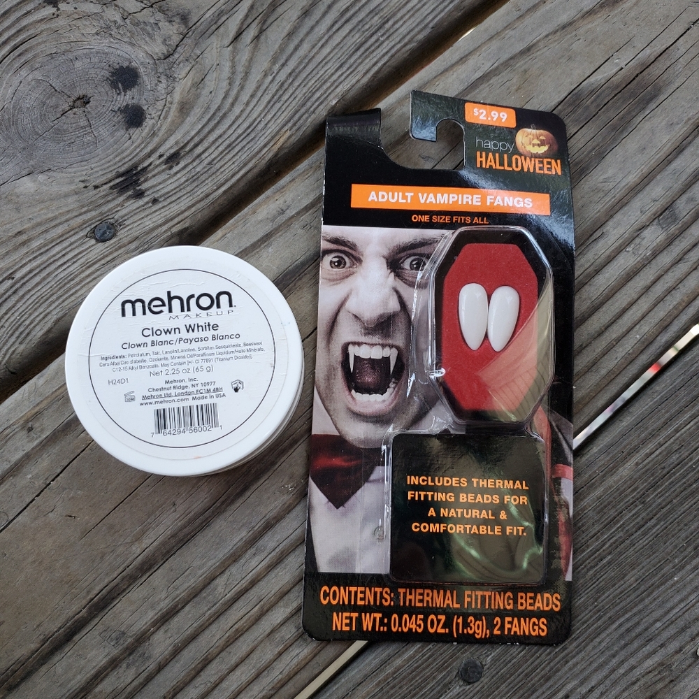 Mini Halloween bundle: makeup and fangs